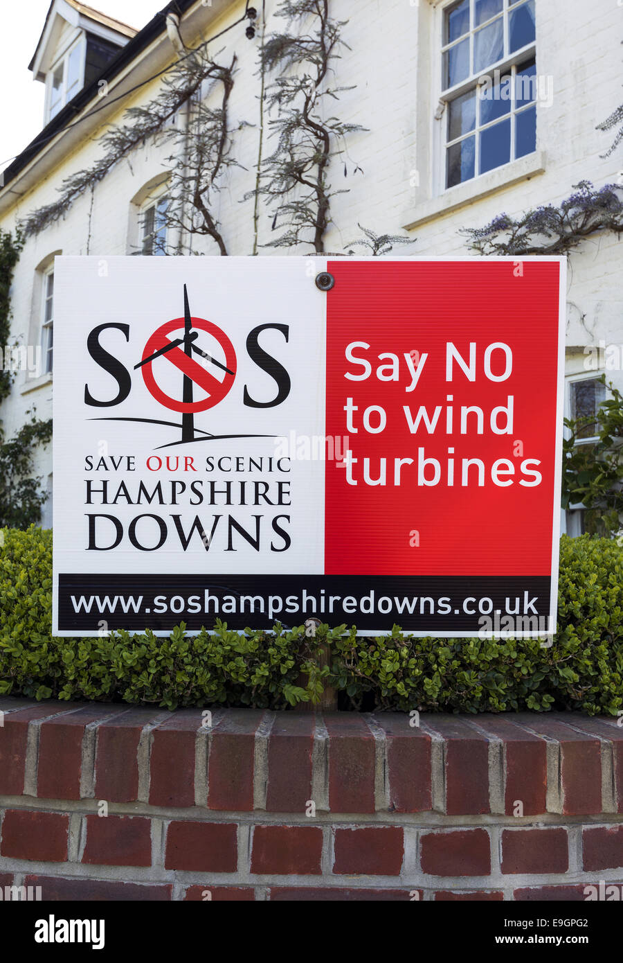 Sagen Sie Nein zu Windkraftanlagen. Speichern Sie unsere malerische Hampshire Downs Stockfoto