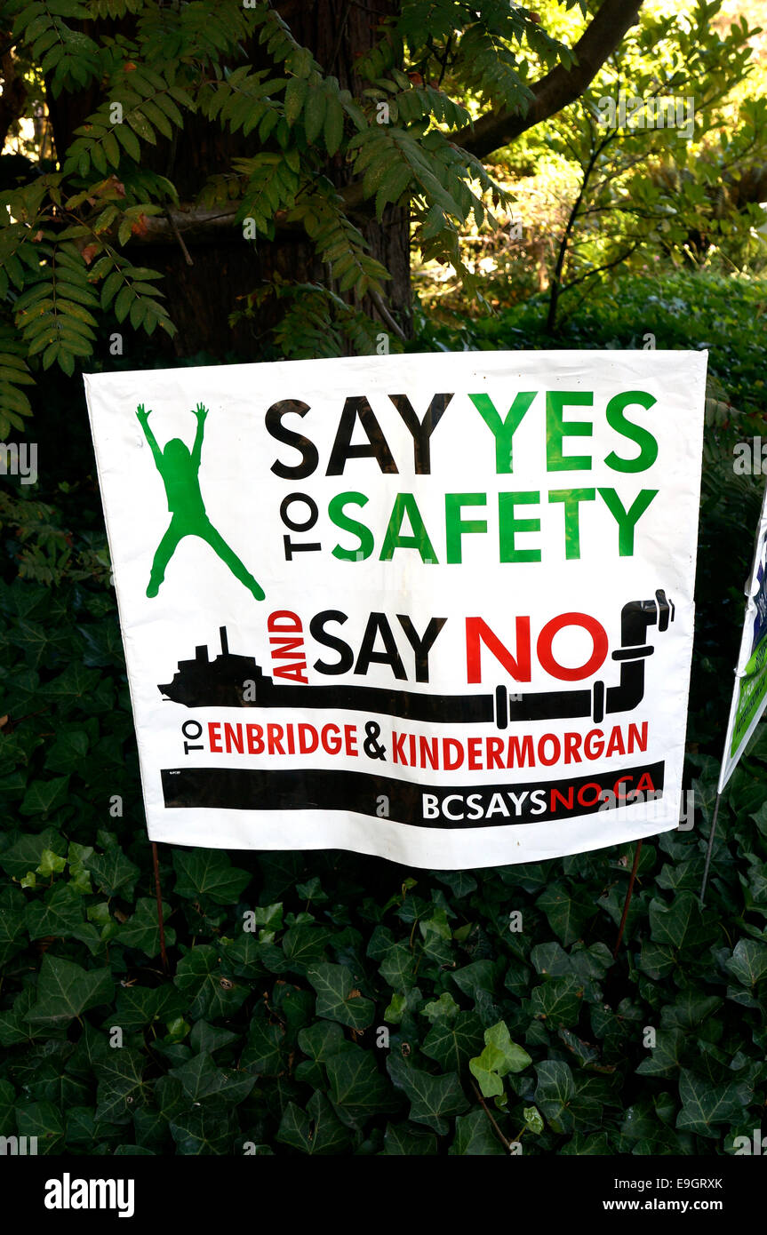 Melden Sie protestieren Enbridge und Kinder Morgan Schweröl-Pipeline vor einem Haus in Vancouver, Britisch-Kolumbien Stockfoto