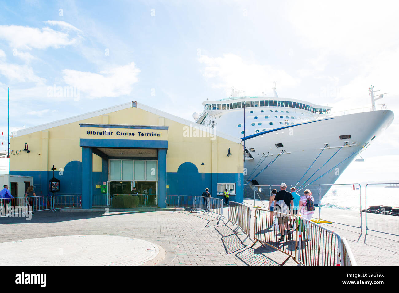 Royal Caribbean International Kreuzfahrtschiff Adventure Of The Seas am Kreuzfahrtterminal Gibraltars. Stockfoto