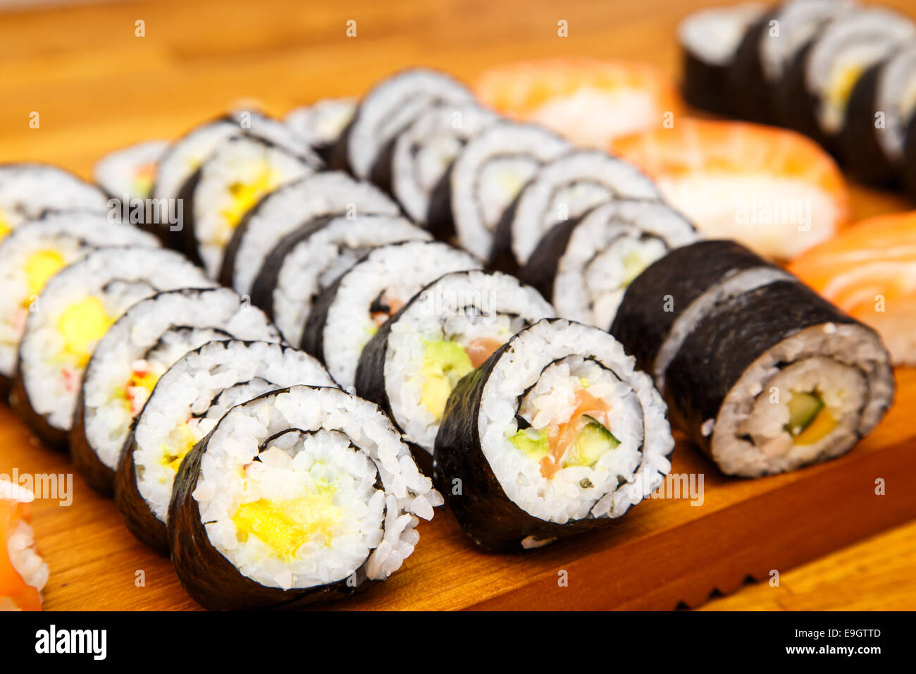 hausgemachte Sushi, fertig zum Verzehr Stockfoto