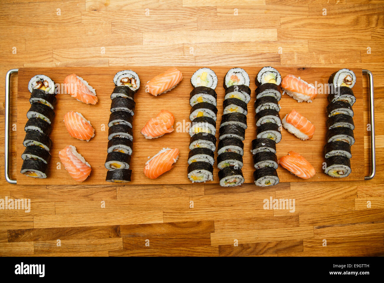 hausgemachte Sushi, fertig zum Verzehr Stockfoto