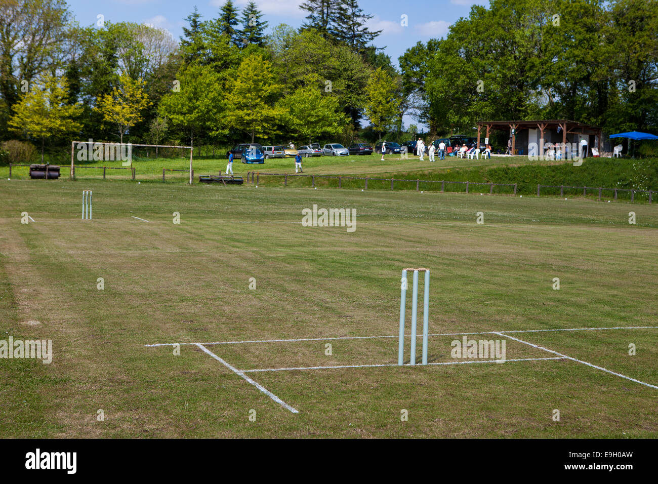 Kricket Boden bereit und wartet auf das Spiel Silfiac, zentralen Bretagne Cricket Club beginnen. Stockfoto