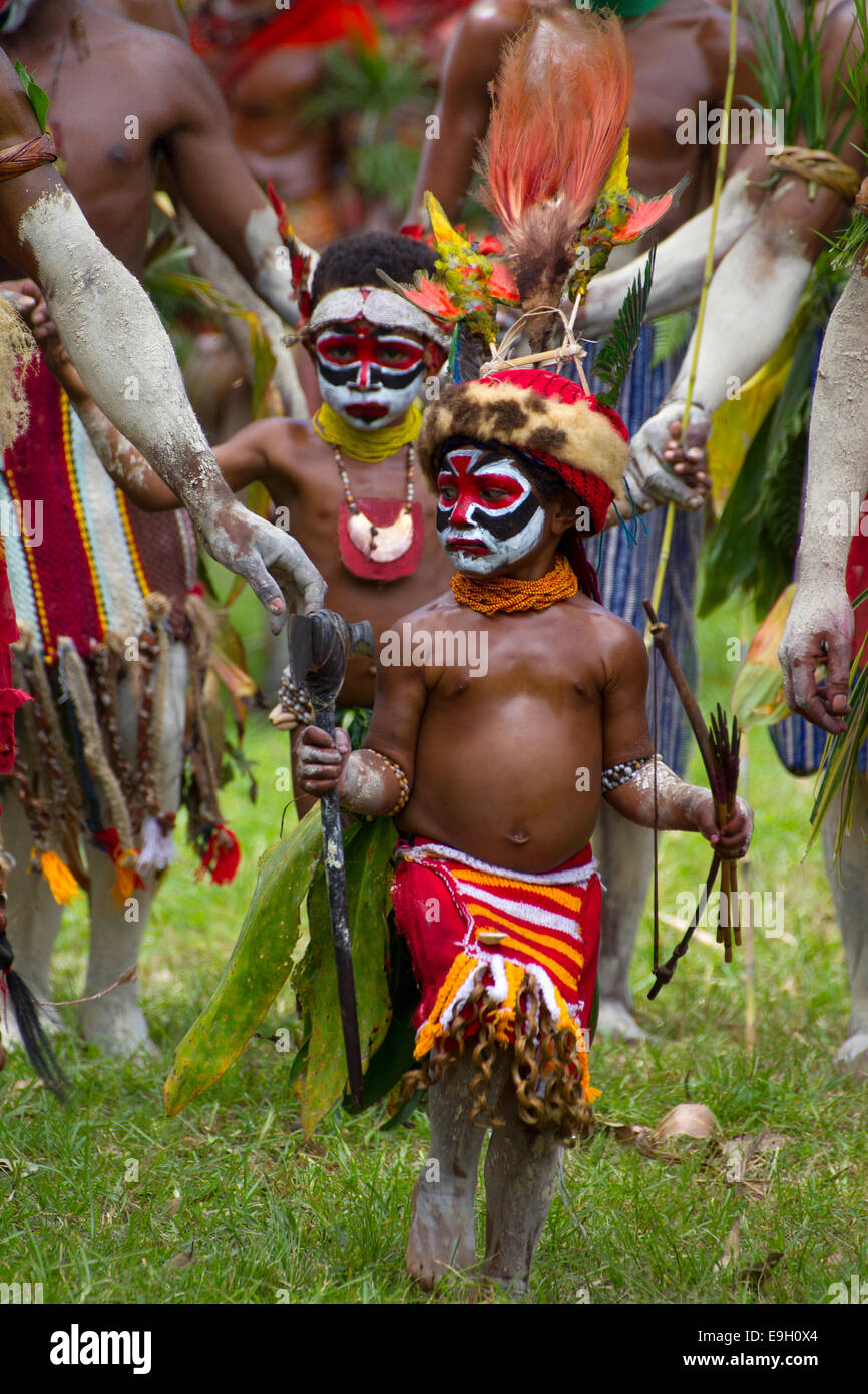 Stone age tribe -Fotos und -Bildmaterial in hoher Auflösung