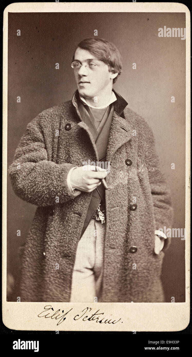 Porträt von Eilif Peterssen, einer norwegischen Künstlerin, als Visite von Franz Hanfstaengl. Das Foto fängt Peterssens Gleichnis ein, eine bemerkenswerte Figur der norwegischen Kunstgeschichte. Stockfoto