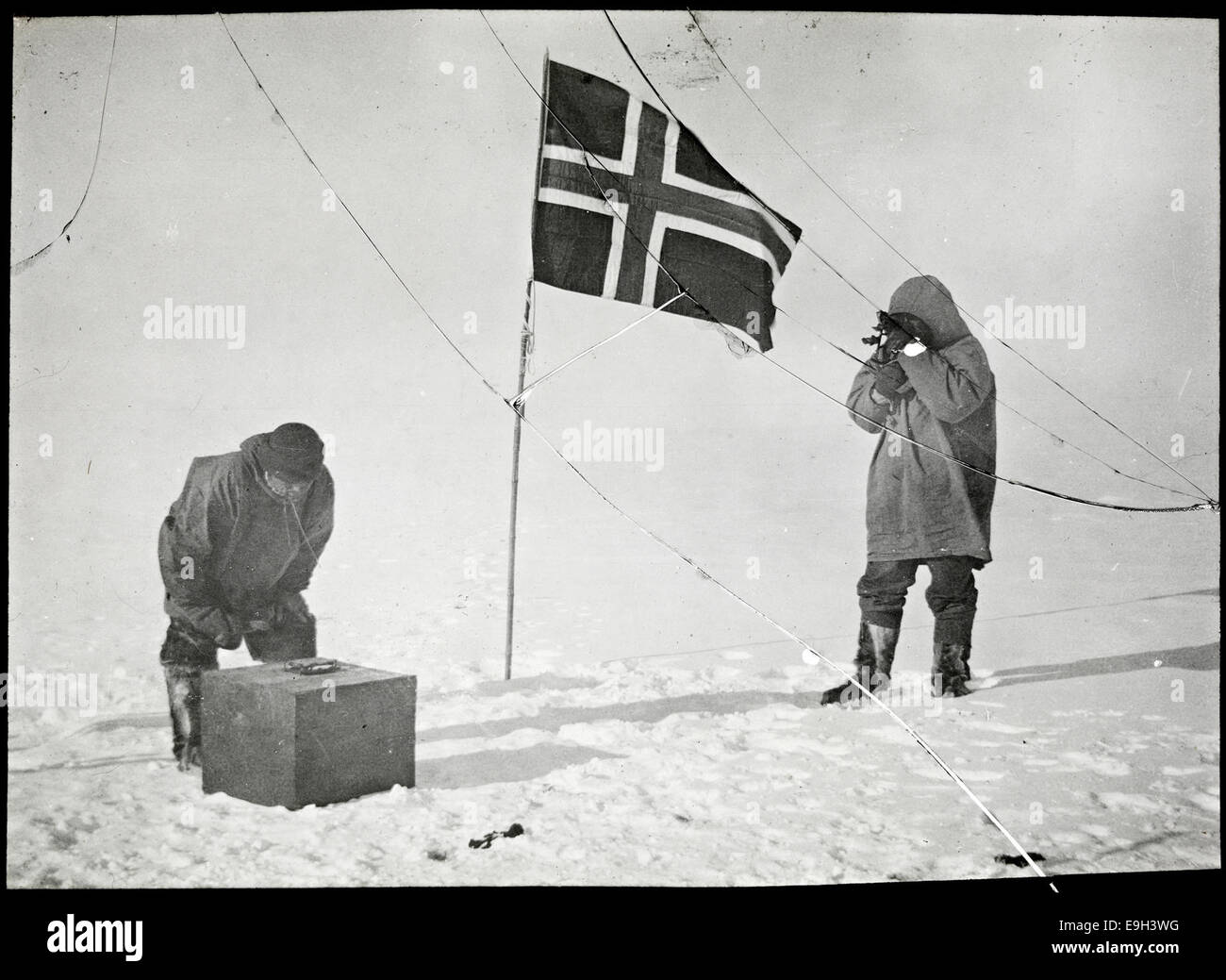 Roald Amundsen Og Helmer Hanssen Gjør Observasjoner På Sydpolen, 1911 Stockfoto