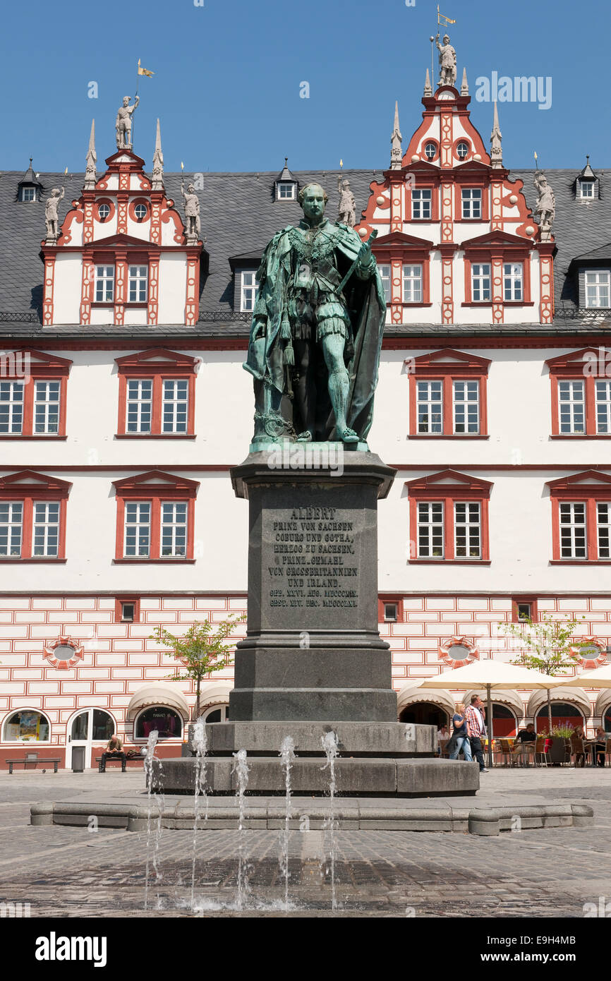 Prinz Albert Memorial, Gedenkstätte für Albert von Sachsen-Coburg und Gotha, vor dem Rathaus Stadthaus Coburg, Coburg Stockfoto