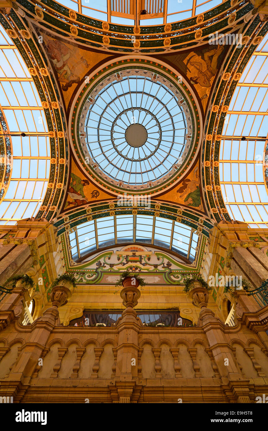 Glas-Rosette der Grafschaft Arcade, Victoria Quarter, Leeds, West Yorkshire, England, Vereinigtes Königreich Stockfoto