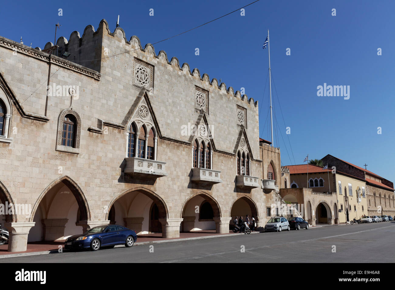 Gouverneurspalast, Landseite im Stil von einem gotischen Palast, neue Stadt, Rhodos, Insel Rhodos, Dodekanes, Griechenland Stockfoto