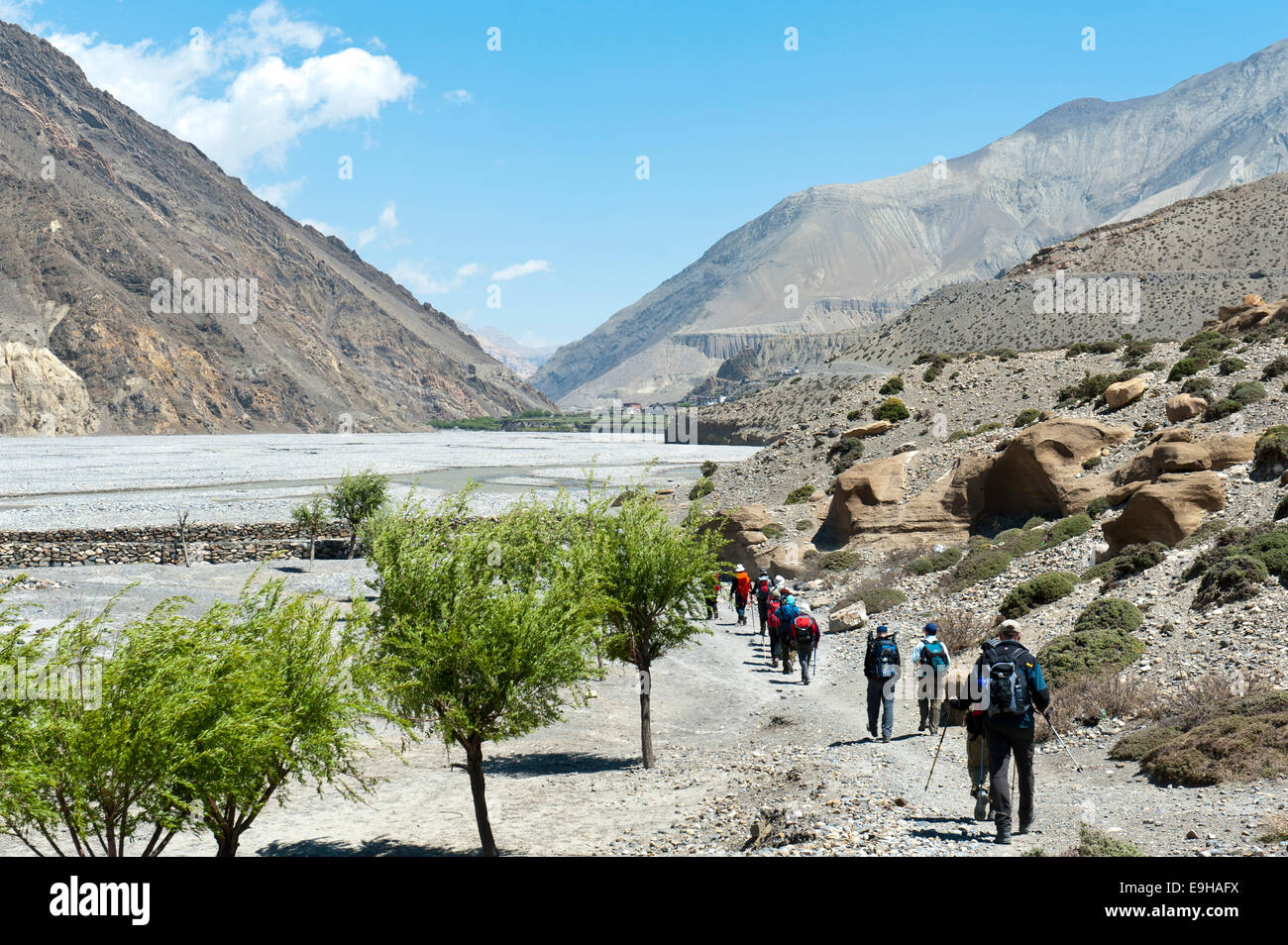 Wanderer auf einem Pfad, Kali Gandaki Schlucht, niedrigere Mustang, Nepal Stockfoto