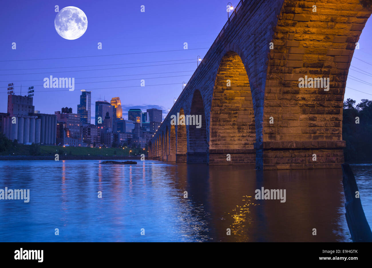STEIN-BOGEN-BRÜCKE MISSISSIPPI RIVER MINNEAPOLIS MINNESOTA USA Stockfoto