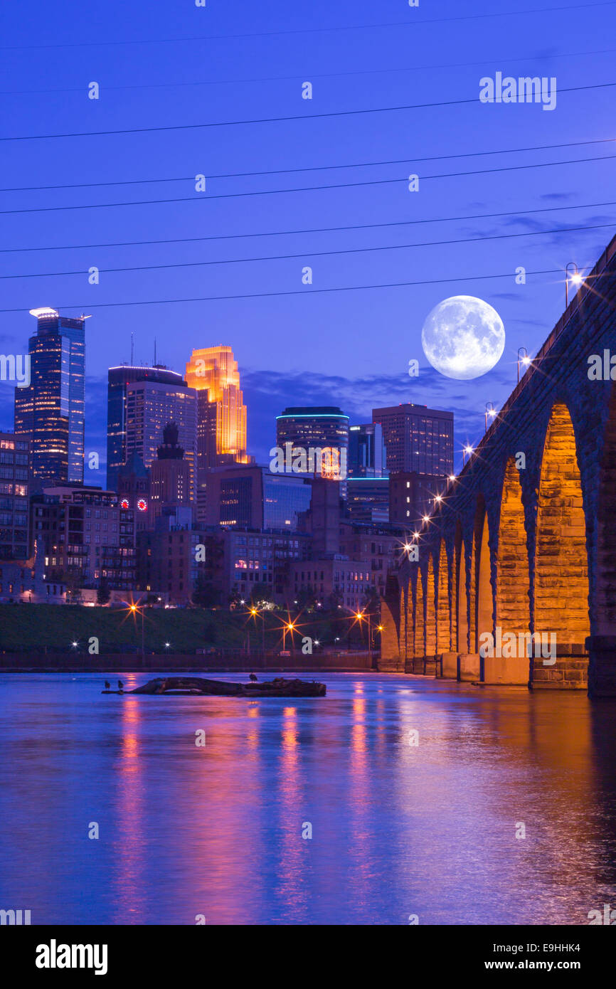 STEIN-BOGEN-BRÜCKE MISSISSIPPI RIVER MINNEAPOLIS MINNESOTA USA Stockfoto