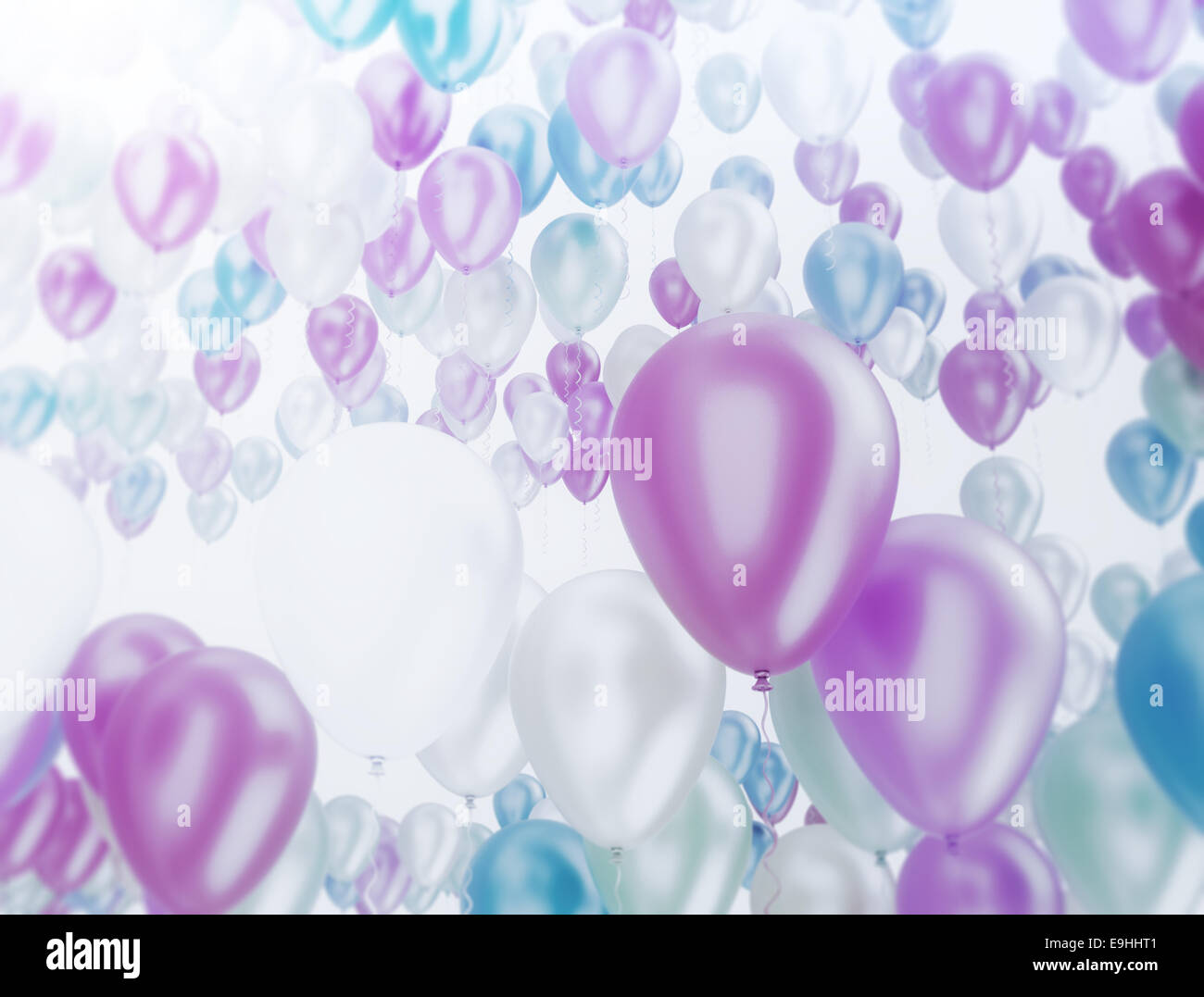 Gruppe von Multi Color Party Luftballons auf weißem Hintergrund Stockfoto