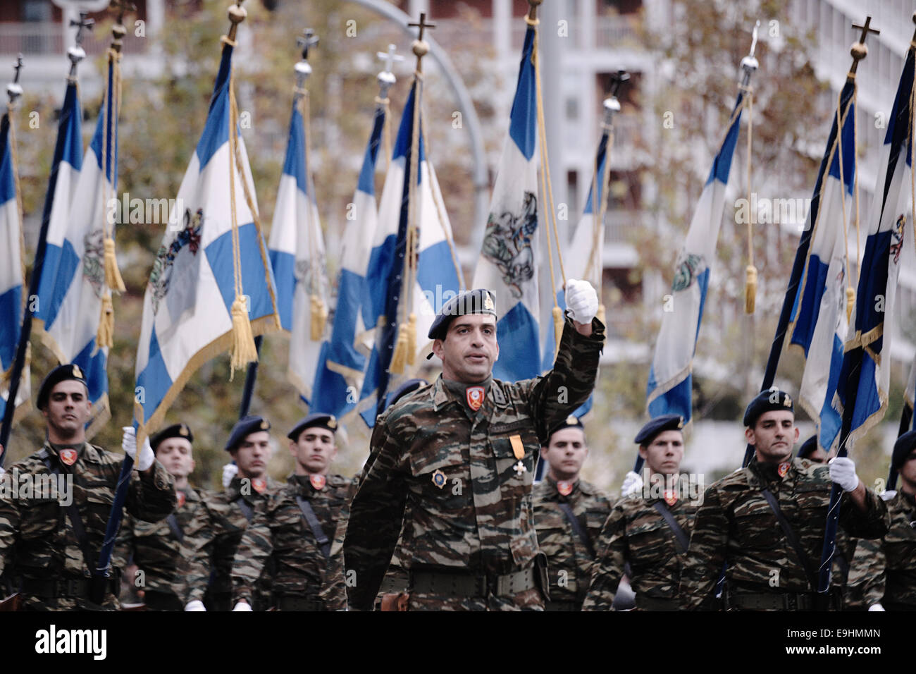 Thessaloniki, Griechenland. 28. Oktober 2014. Griechische Armee Soldaten Parade in Thessaloniki während der Feierlichkeiten des 28. Oktober Jubiläum, das Datum, dass Griechenland den zweiten Weltkrieg im Jahre 1940 trat. Bildnachweis: Giannis Papanikos/Alamy Live-Nachrichten Stockfoto