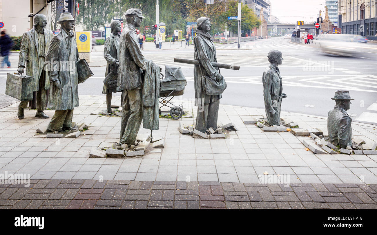 Denkmal für die anonyme Fußgänger von Jerzy Kalina, Wroclaw, Polen Stockfoto