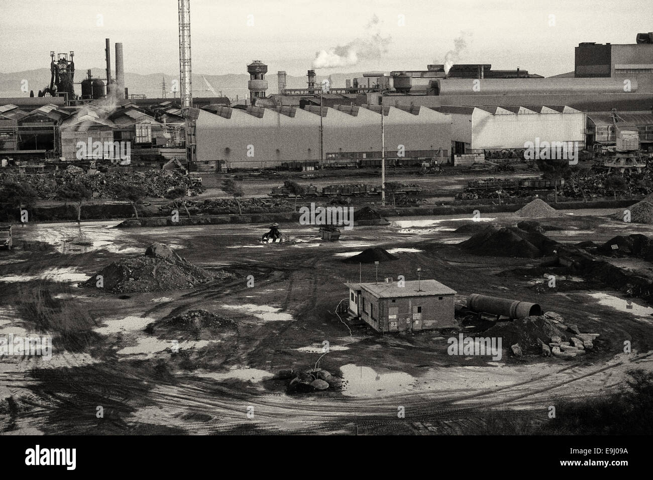 Piombino liegt in der Provinz Livorno in der Toskana & verbindet Industrie mit einem Anschluss für Handel und Fähren nach Elba & Sardinien. Stockfoto