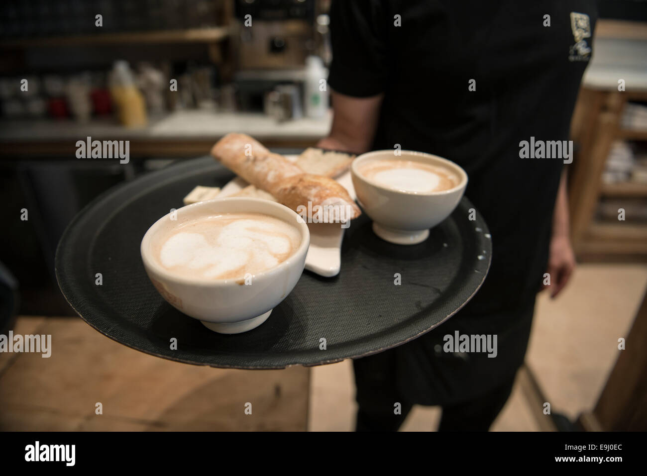 Innenaufnahmen und Details eines französischen Café beim Frühstück Zeit Stockfoto
