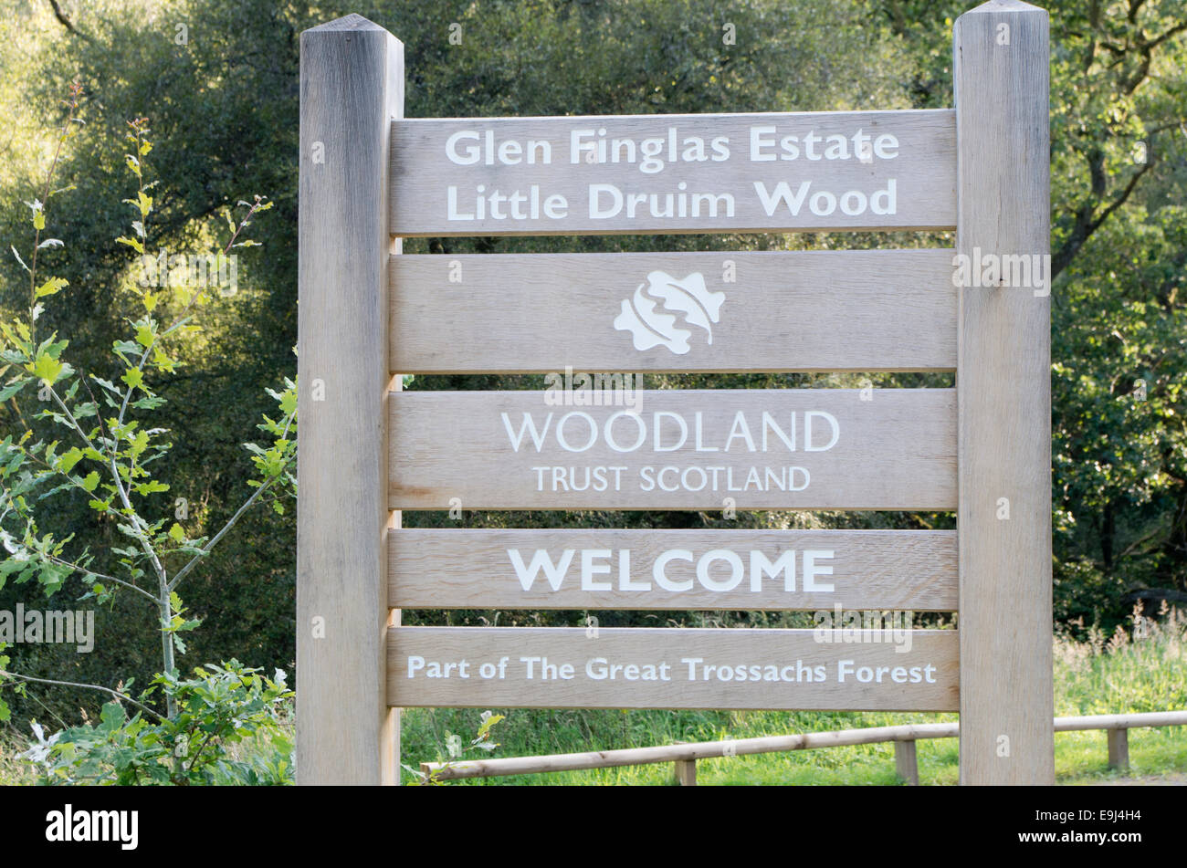 Willkommen Sie Schild zu wenig Druim Holz, Glen Finglas, Trossachs, Stirlingshire, Schottland, UK Stockfoto