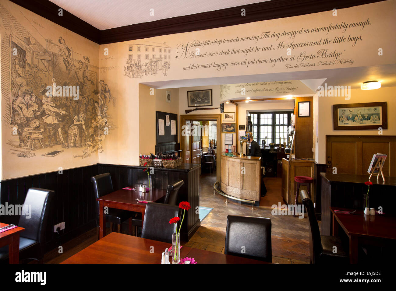 UK, County Durham, Greta Bridge, das Morritt Arms Hotel, Dickens Bistro, 2012 Wandbild von Stuart Short Stockfoto