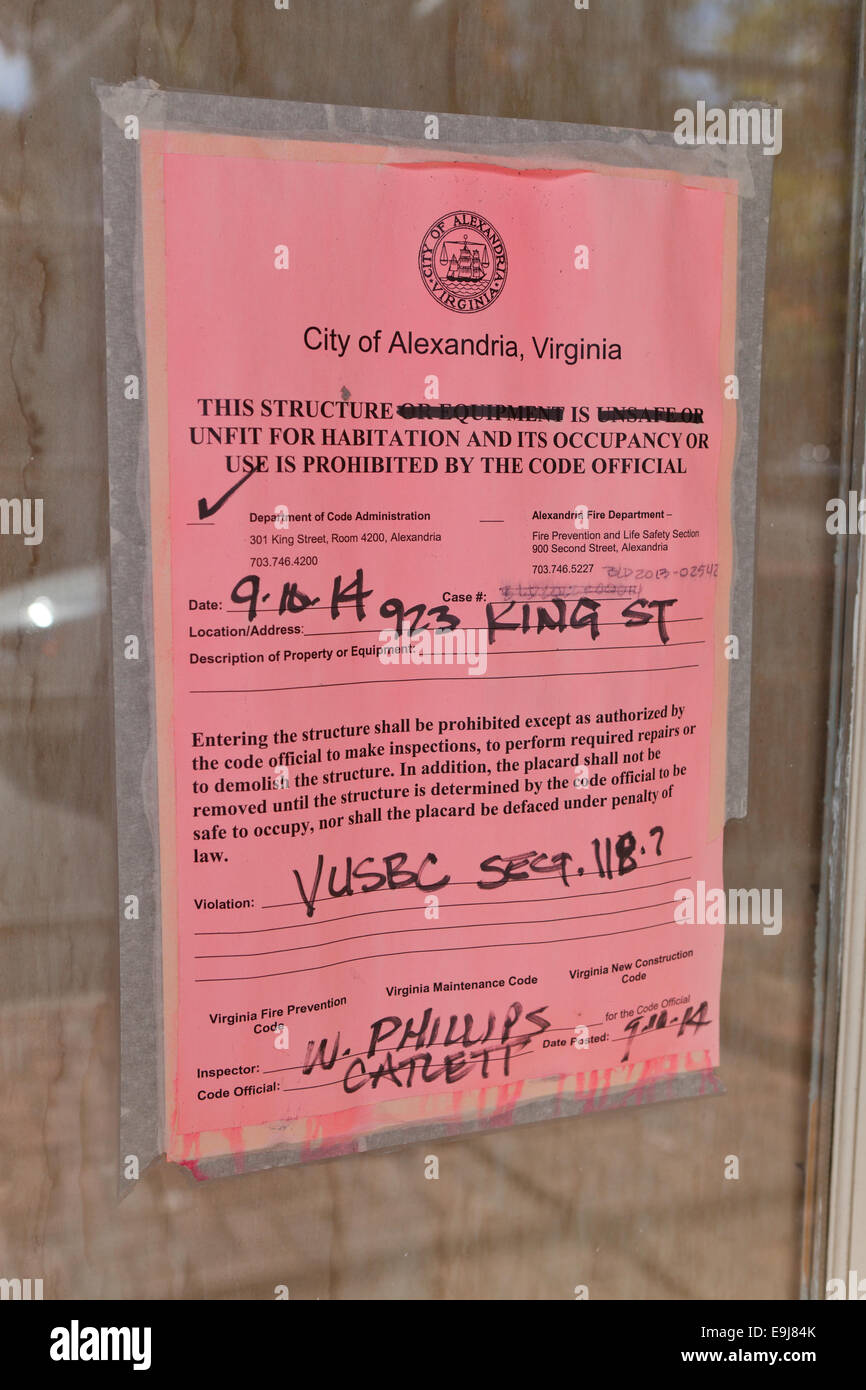 Fehler beim Haustür - Alexandria, Virginia USA Inspektion Sicherheitshinweis ausgehend Stockfoto