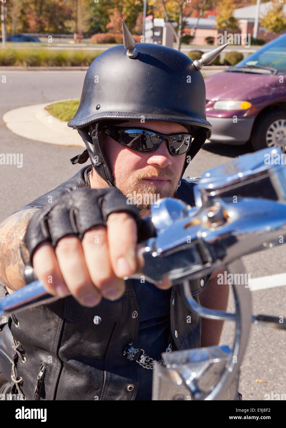 Fahrer auf Harley Davidson Chopper Motorrad - Virginia USA Stockfoto