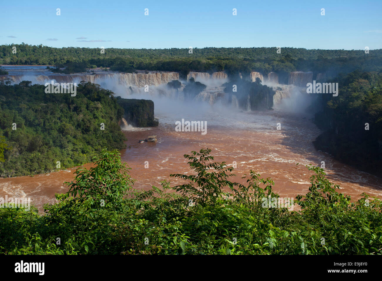 Blick auf die Iguazu Fälle von der brasilianischen Seite. Paraná, Brasilien. Stockfoto