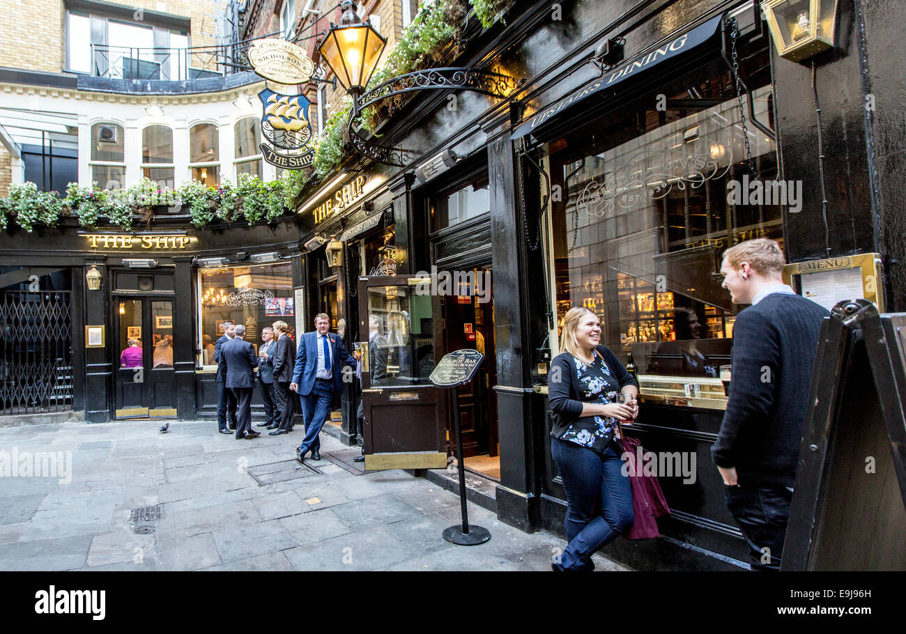 Traditionelles Pub der Stadt London UK Stockfoto