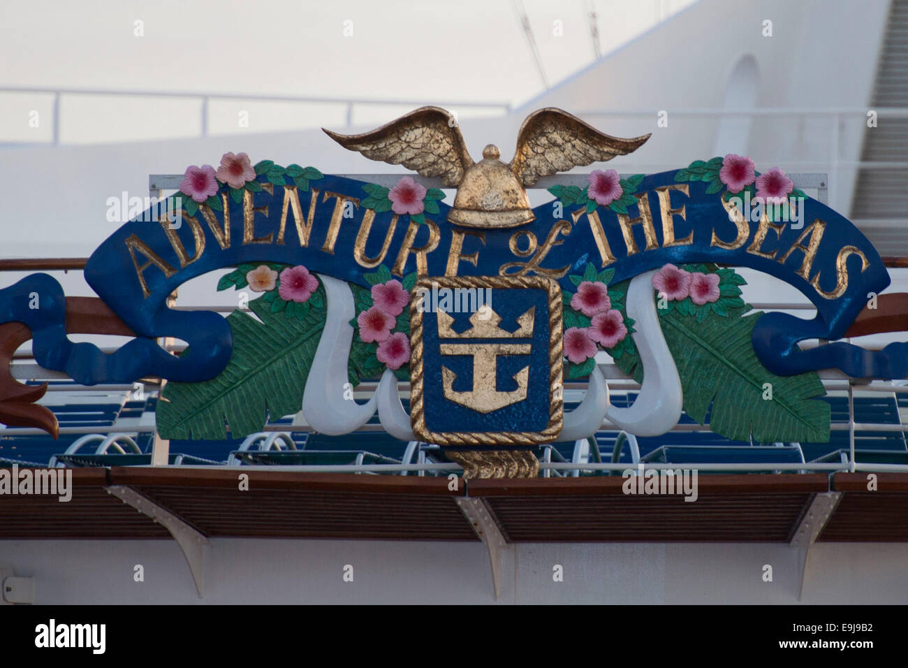 Royal Caribbean Abenteurer der Meere Kreuzfahrt Schiff Zeichen Logo. Stockfoto
