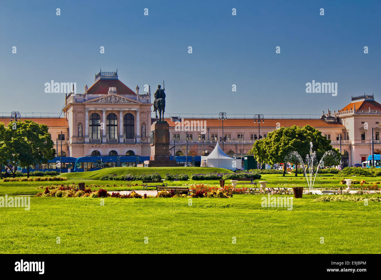 Zagreb Hauptbahnhof und park Stockfoto