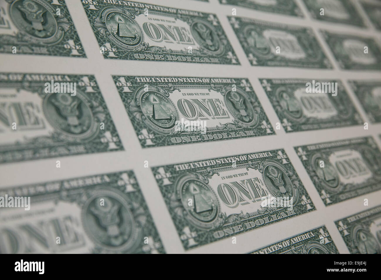 Ungeschnittene Blätter der USA 1 Dollar ($1) Rechnungen während der Produktion an das Bureau of Engraving und Drucken in der Innenstadt von Washin Stockfoto