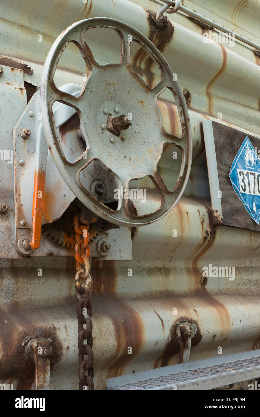 Alte rostige Waggons mit Graffiti. Stockfoto