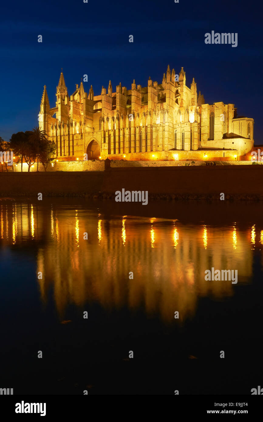 Kathedrale von Palma in der Nacht, Palma De Mallorca, Mallorca, Balearen, Spanien Stockfoto