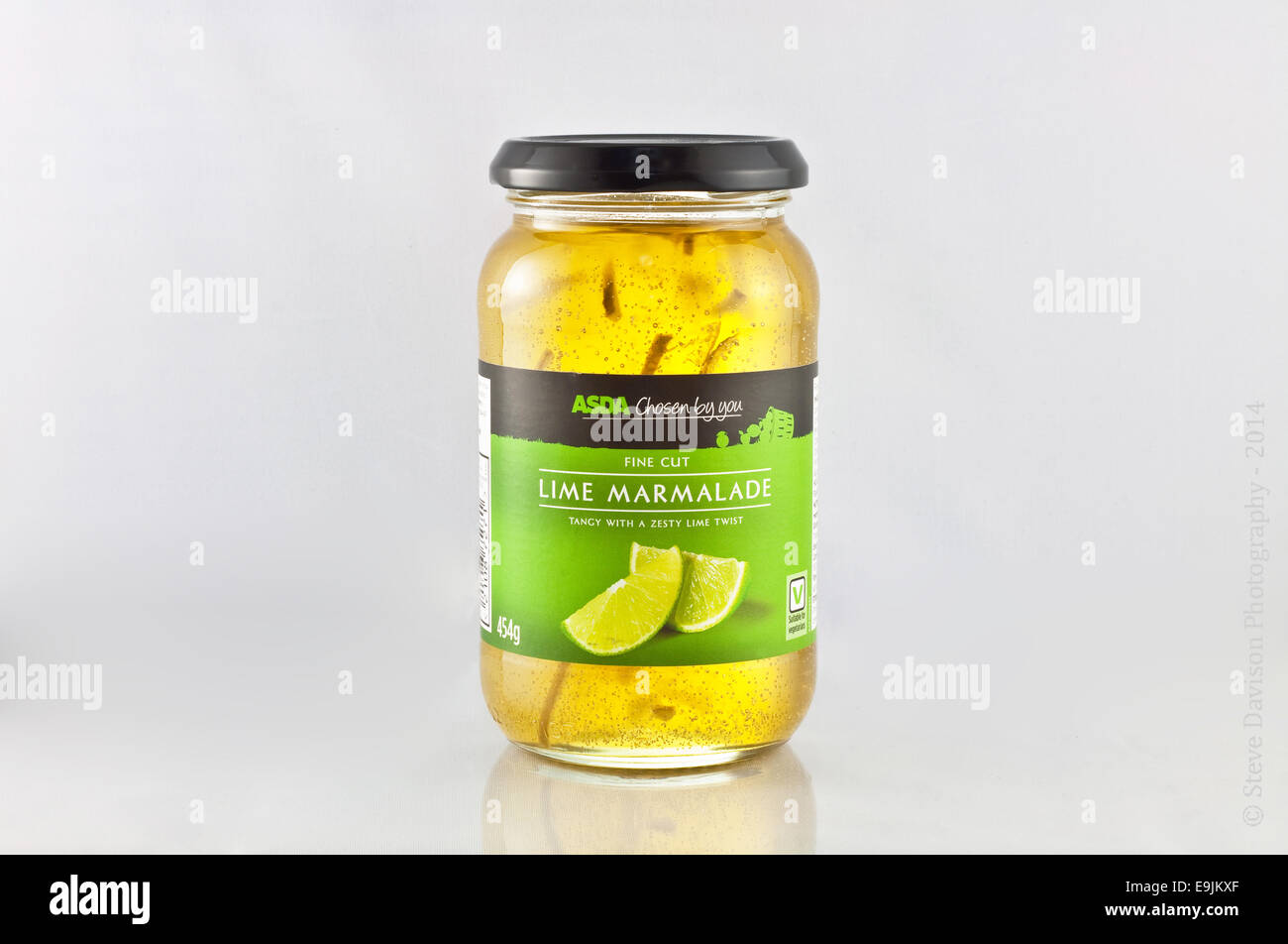 Ein Glas von Asda Lime Marmelade Stockfoto