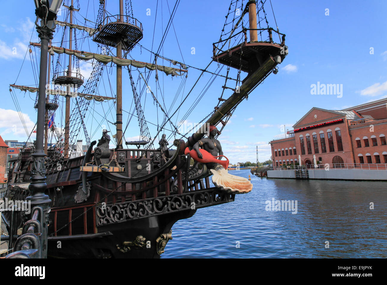 Eine Nachbildung des 17. Jahrhundert Galleon Lew in den Danziger Hafen