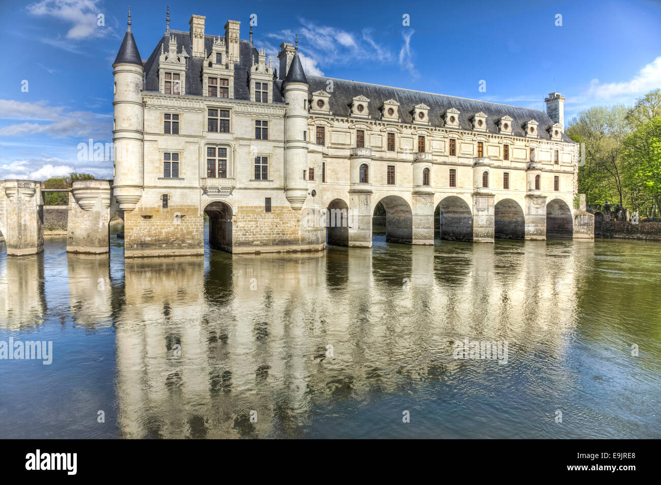 Bild des Schlosses Chenonceau über den Fluss Cher im Loire-Tal, Frankreich. Stockfoto
