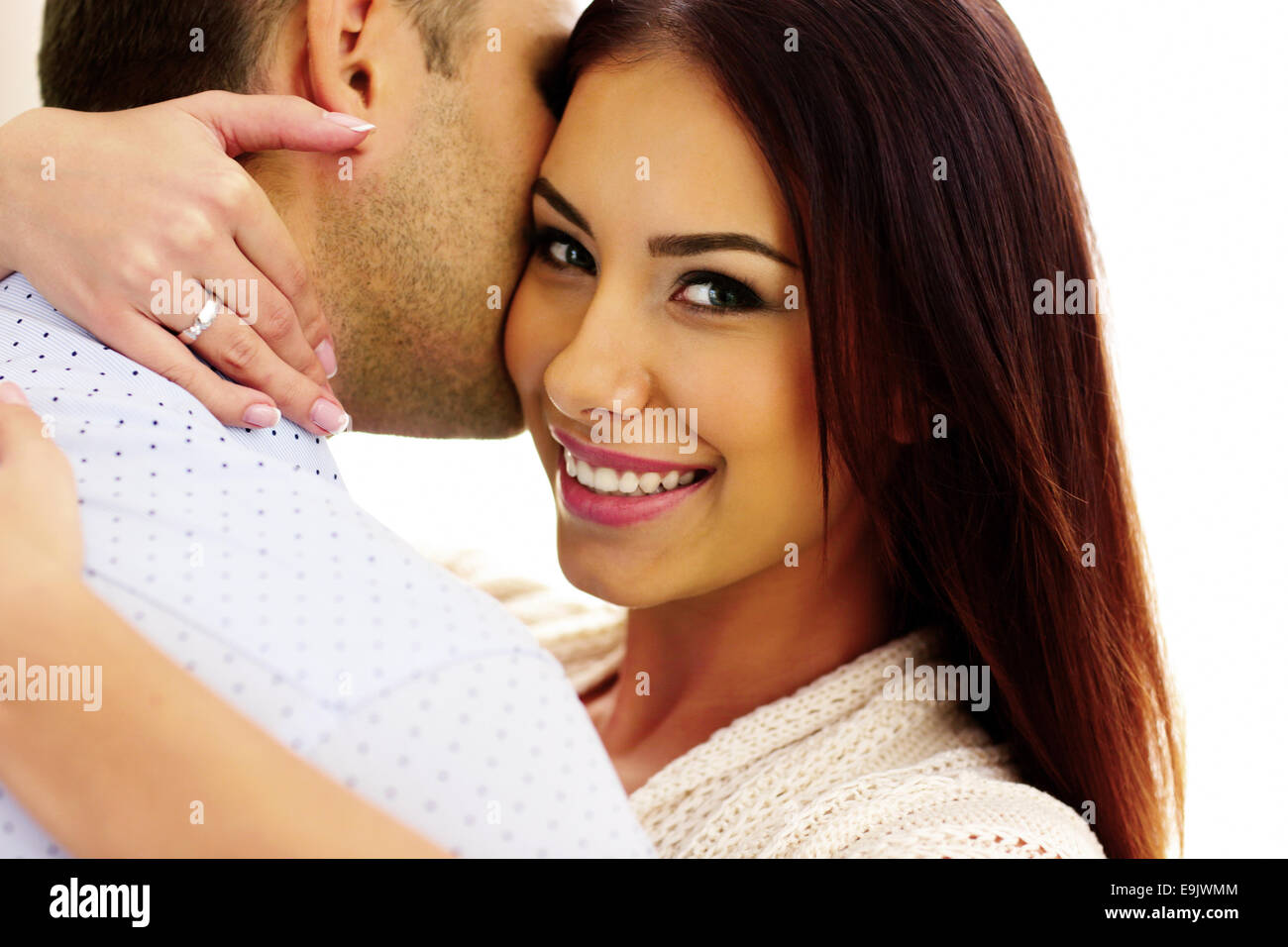 Nahaufnahme Portrait eines glücklichen Paares umarmen Stockfoto