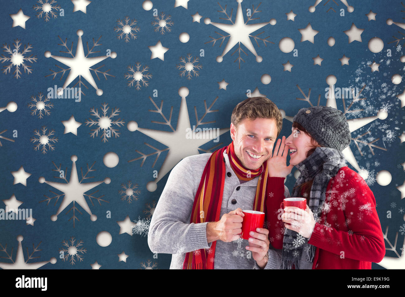 Zusammengesetztes Bild des Paares beide haben warme Getränke Stockfoto
