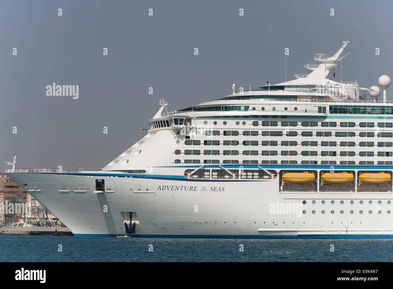 Royal Caribbean Abenteurer der Meere Kreuzfahrtschiff im Hafen von Cartagena in Spanien. Stockfoto