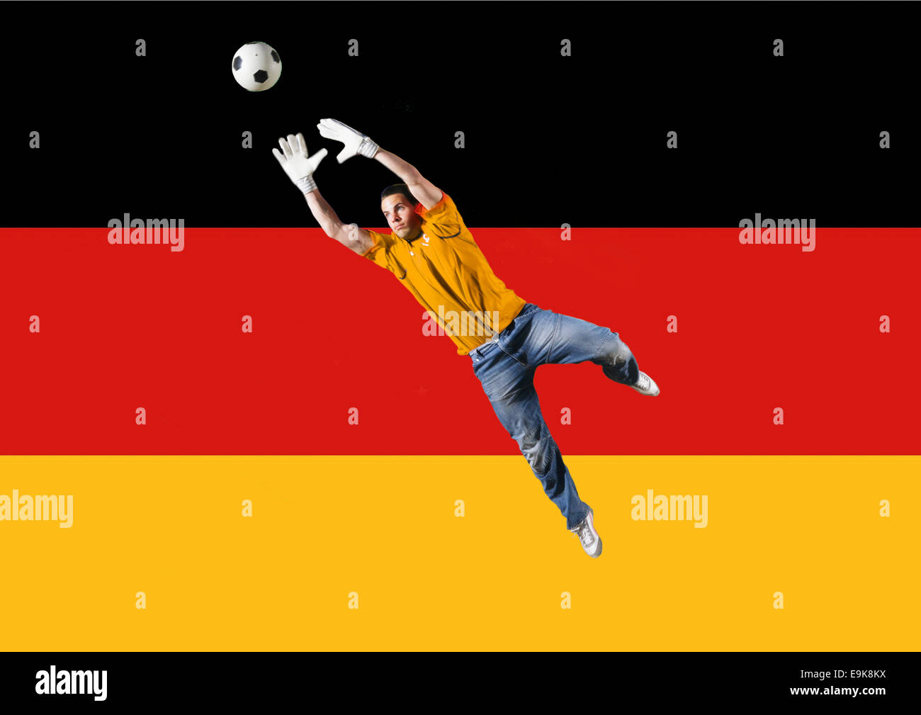 Fußball-Torwart sparen Schuss vor deutschen Nationalflagge Stockfoto