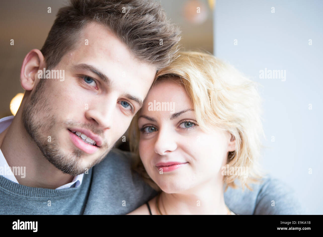 Close-up-Porträt eines jungen Paares im café Stockfoto