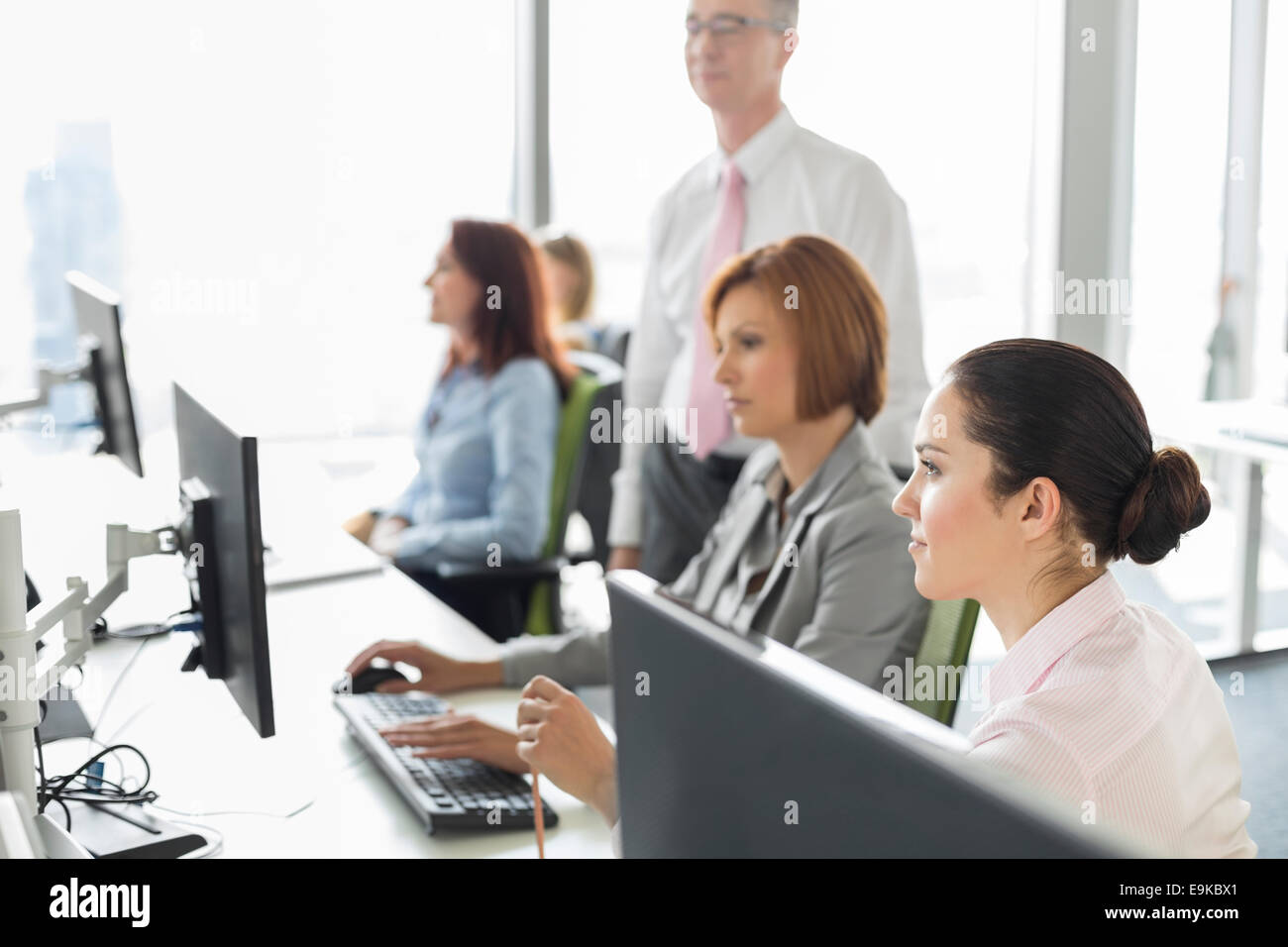 Business Leute, die im Büro Stockfoto