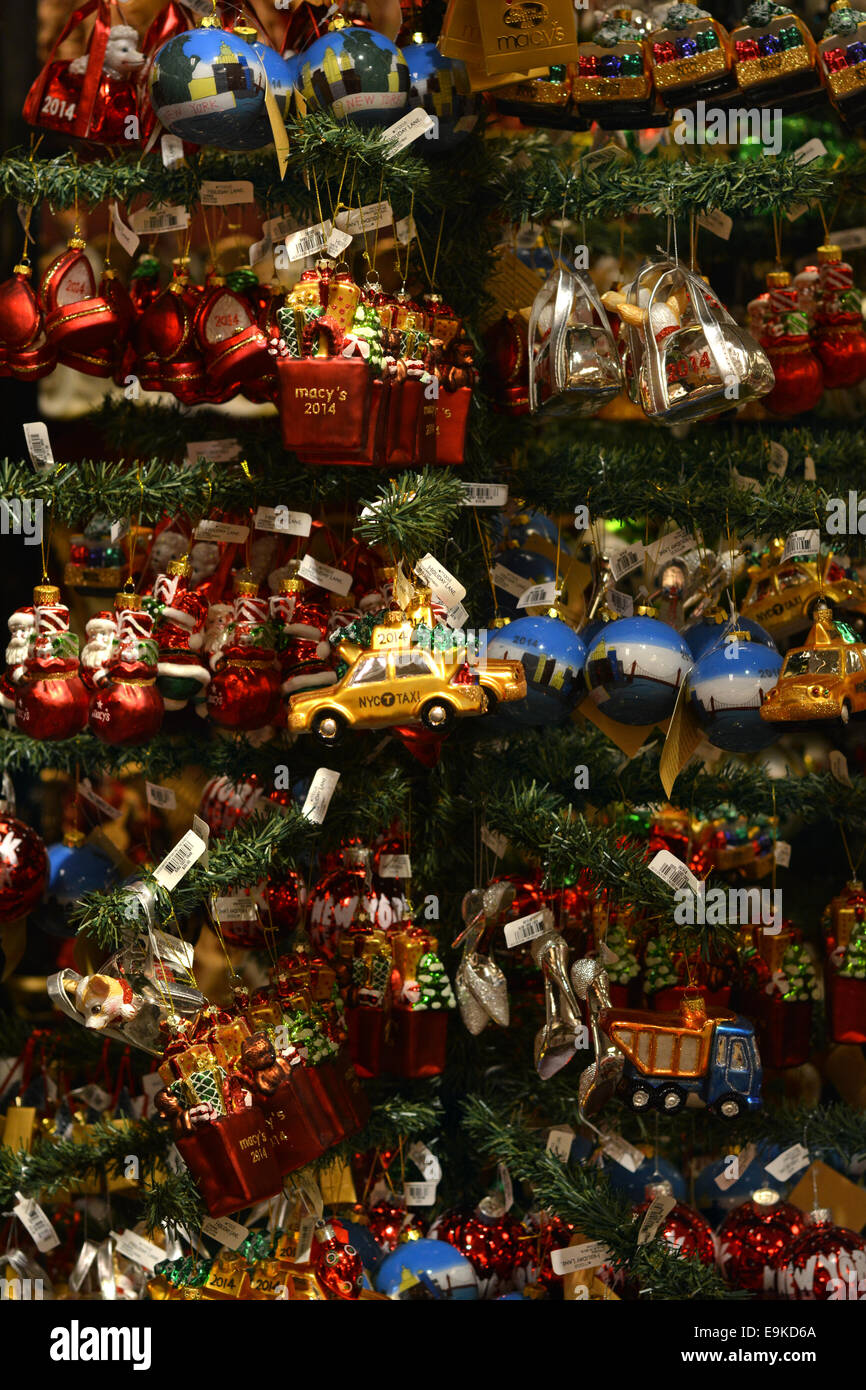 Christbaumschmuck zum Verkauf bei Macy's deapartment laden in Manhasset, Long Island, New York Stockfoto