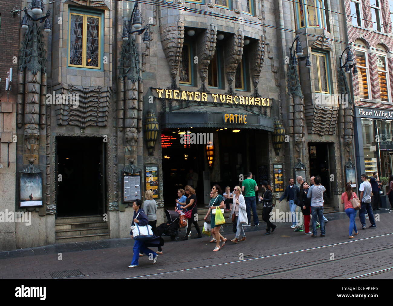 Fassade des Pathé Tuschinski, ein Jugendstil-Kino in Amsterdam, Niederlande, Lage der IDFA Filmfestival November 2015 Stockfoto