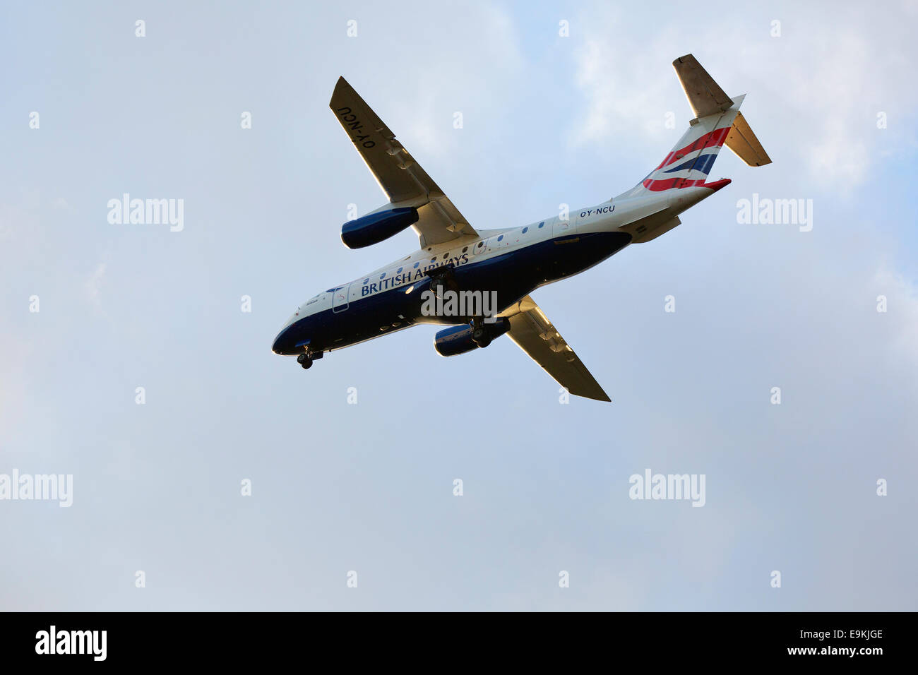 Dornier-328-300 OY-NCU Sun Air (British Airways) am Ansatz am Manchester Airport landen Stockfoto