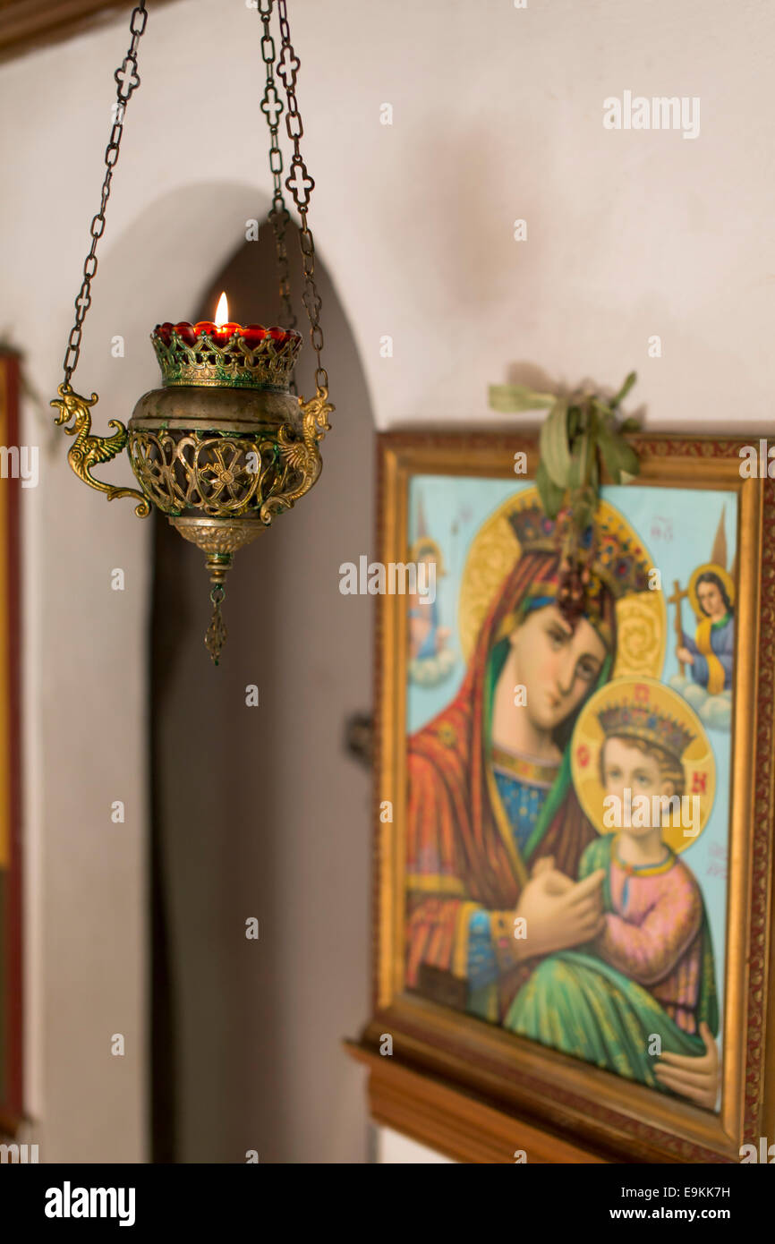 Innenraum der kleinen griechisch-orthodoxen Kapelle auf Zakynthos (Griechenland) Stockfoto