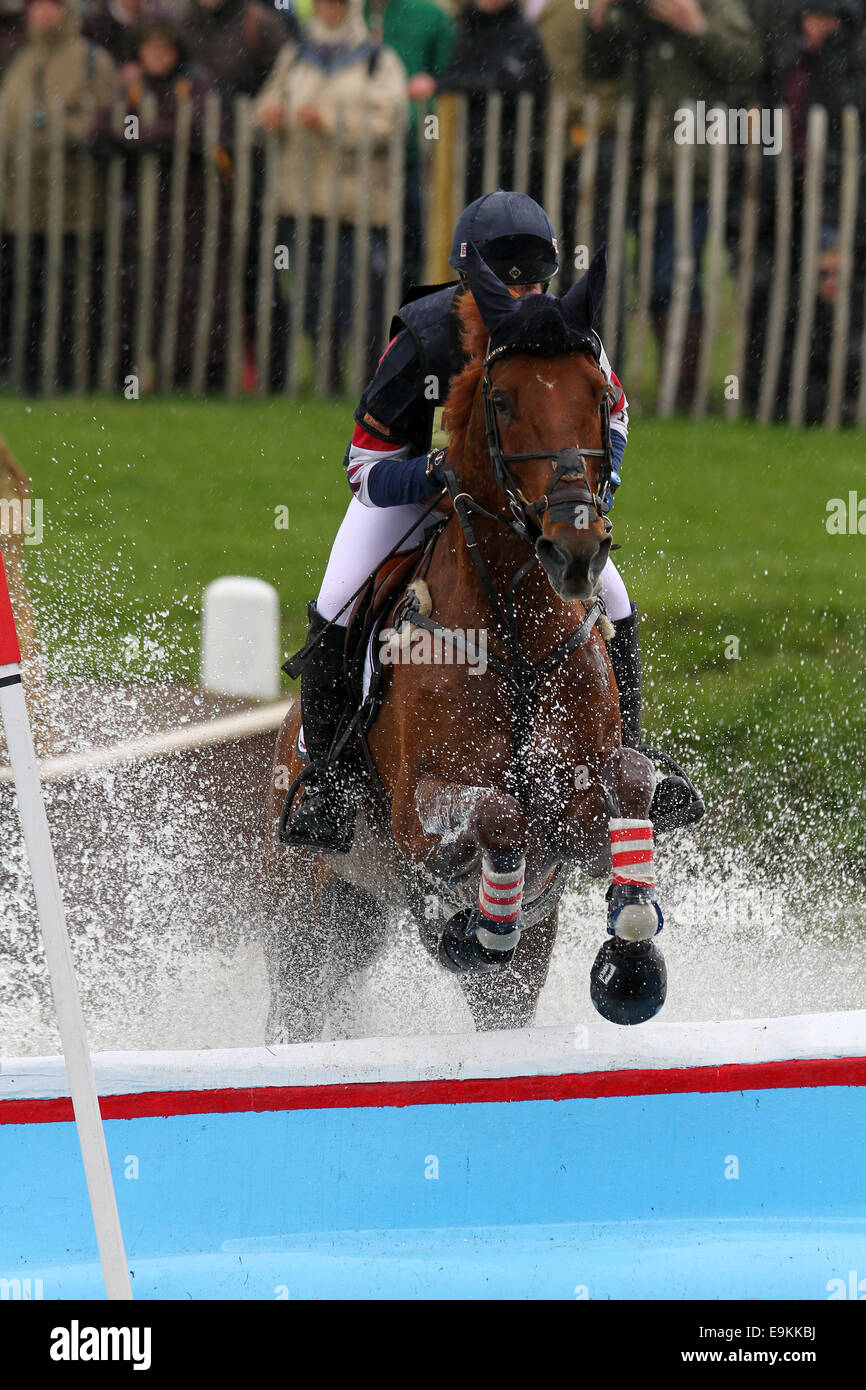 Emily Llewellyn (Großbritannien) Reiten Greenlawn Himmel hoch Langlauf bei Mitsubishi Motors Badminton Horse Trials 2014 Stockfoto