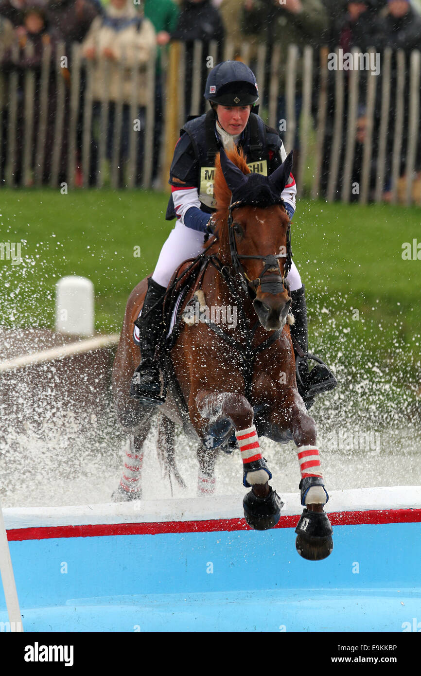 Emily Llewellyn (Großbritannien) Reiten Greenlawn Himmel hoch Langlauf bei Mitsubishi Motors Badminton Horse Trials 2014 Stockfoto