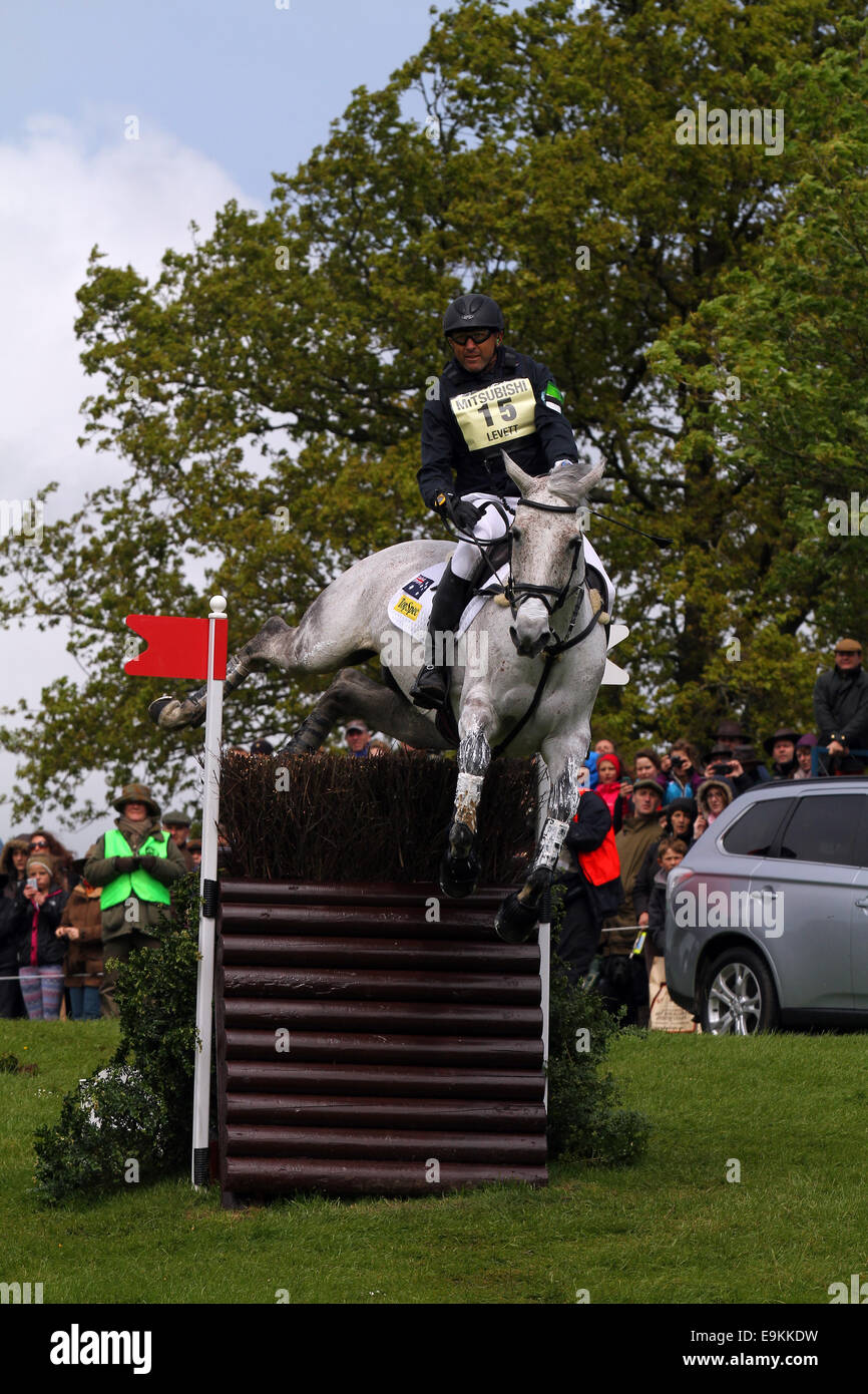 Bill Levett (Australien) Seide Stein Reiten Langlauf bei Mitsubishi Motors Badminton Horse Trials 2014 Stockfoto