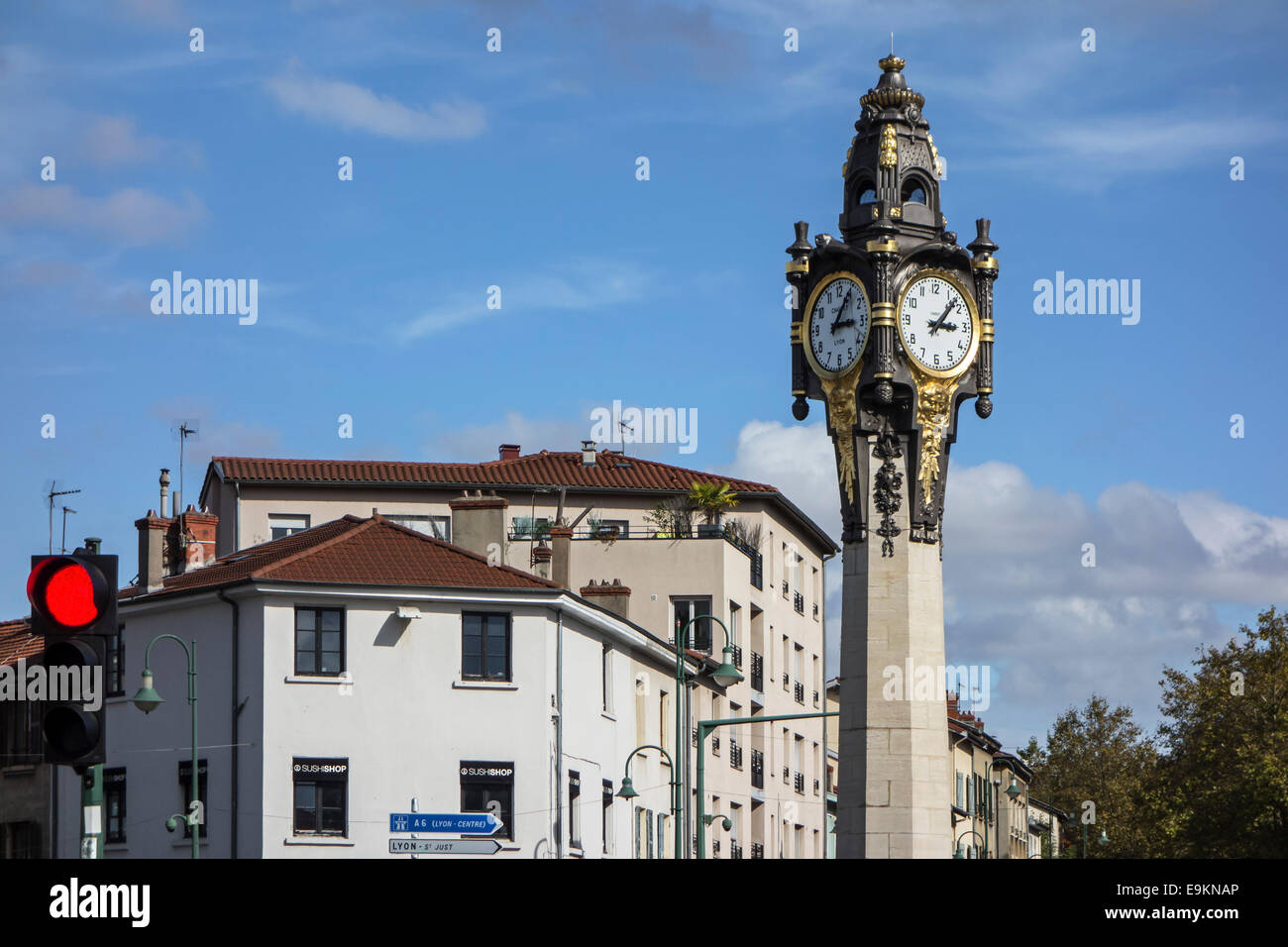 L ' Horloge, alte Uhr Tassin-la-Demi-Lune entlang der historischen Route Nationale 7 / RN7, Rhône-Alpes, Frankreich Stockfoto