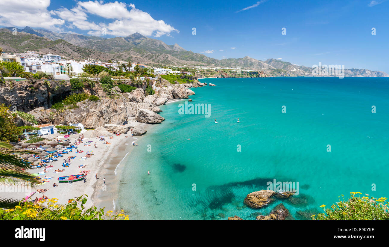 Blick auf Playa Calahonda vom Balcon de Europa (Balkon Europas), Nerja, Costa Del Sol, Provinz Malaga, Andalusien, Spanien Stockfoto