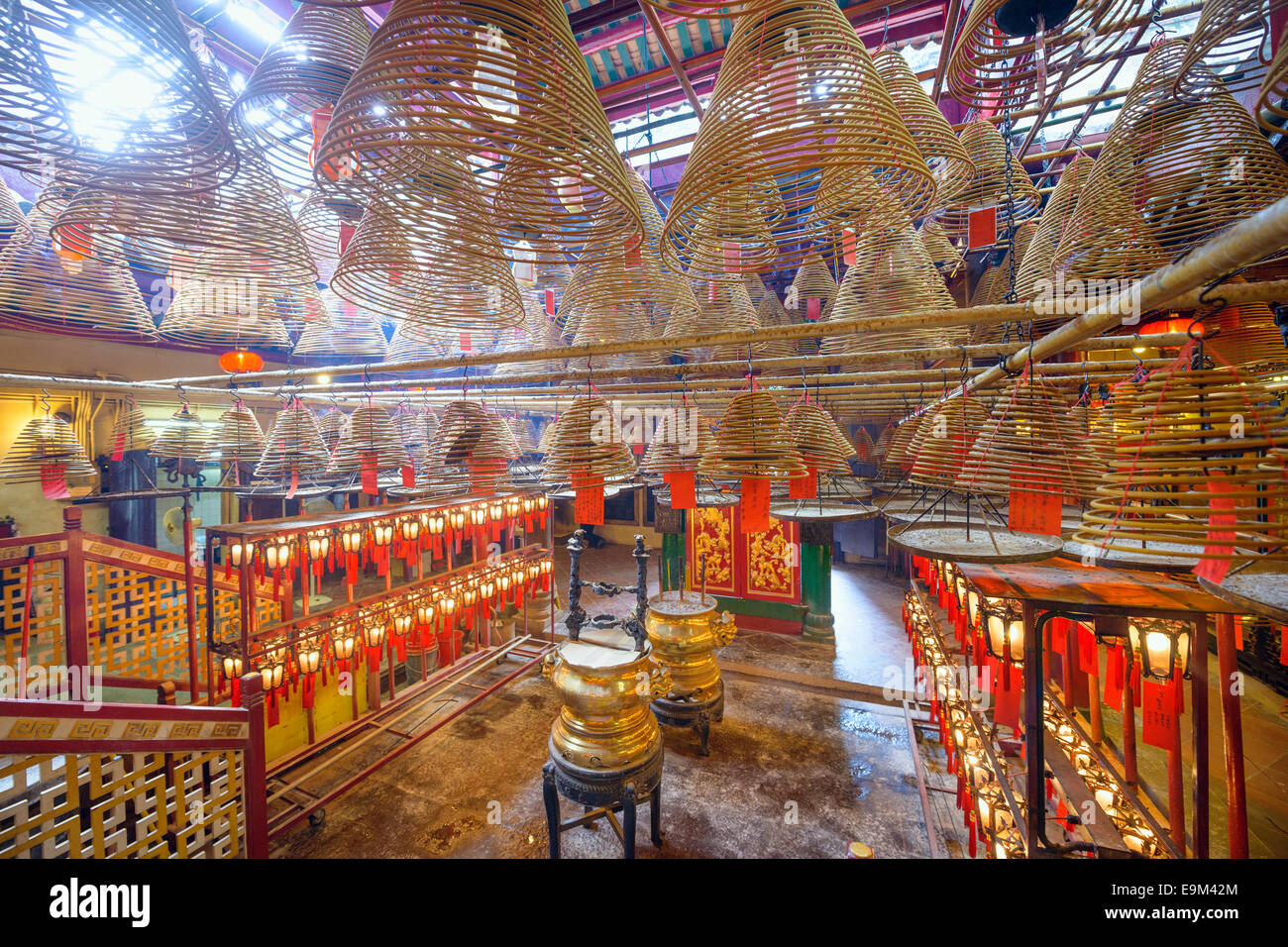 Man Mo Tempel, Hong Kong, China Weihrauch Spulen. Stockfoto
